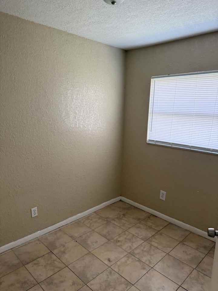 10205 N 28th St - Photo 5 of 11