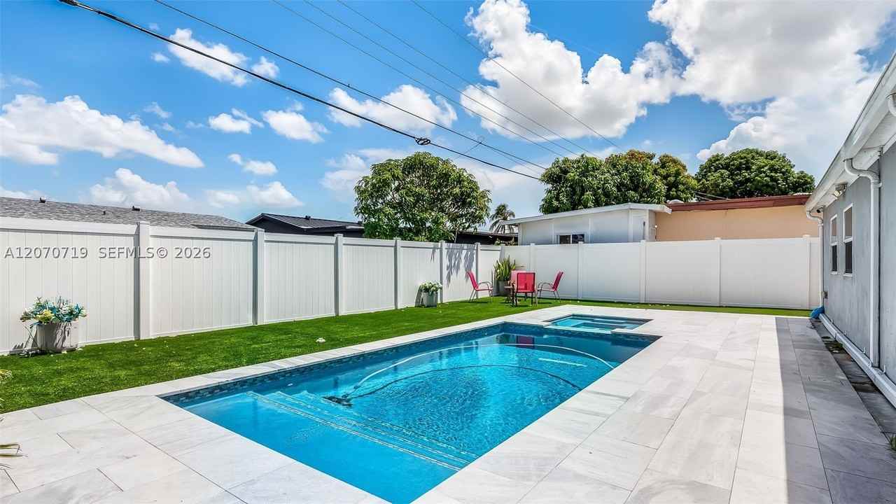 6901 Sw 29th St - Photo 4 of 44
