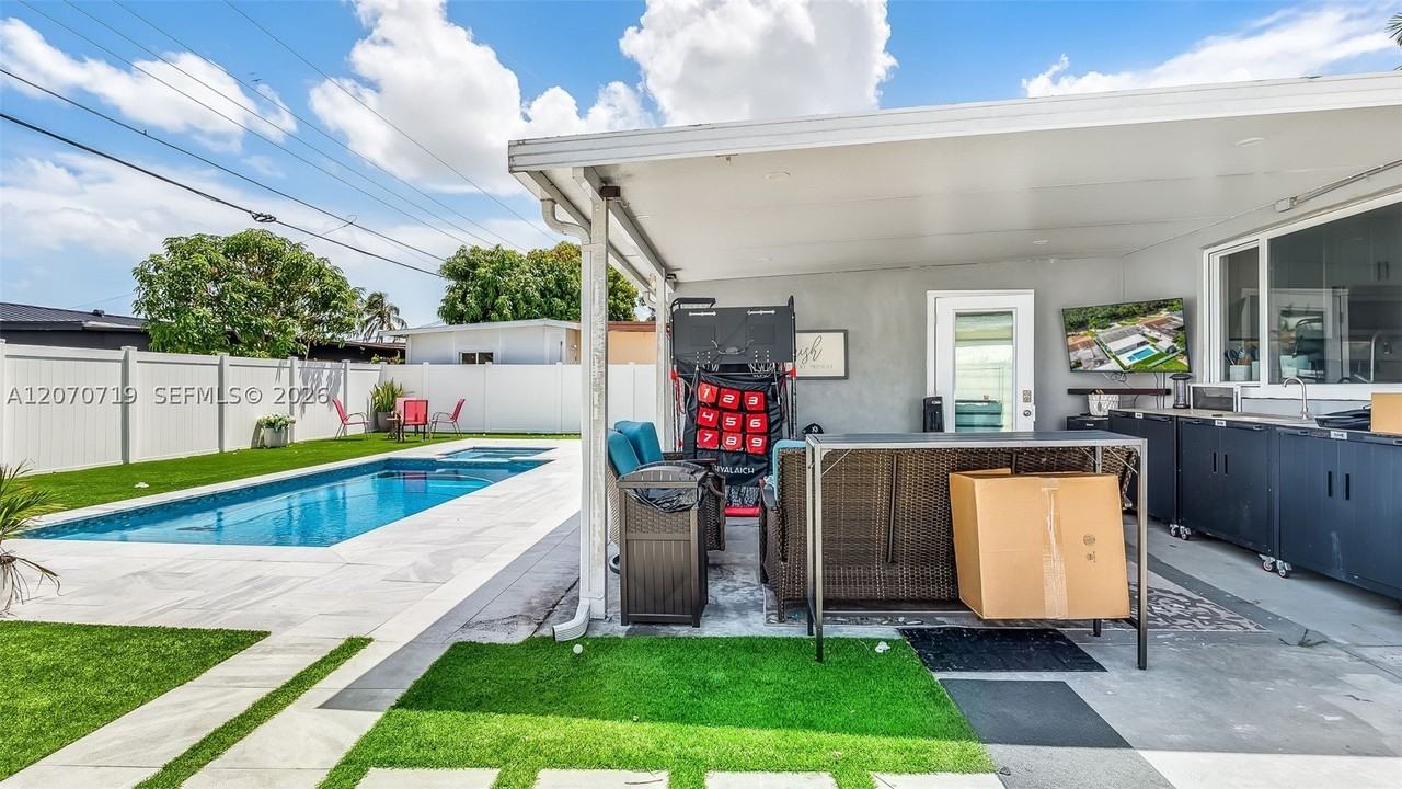 6901 Sw 29th St - Photo 5 of 44