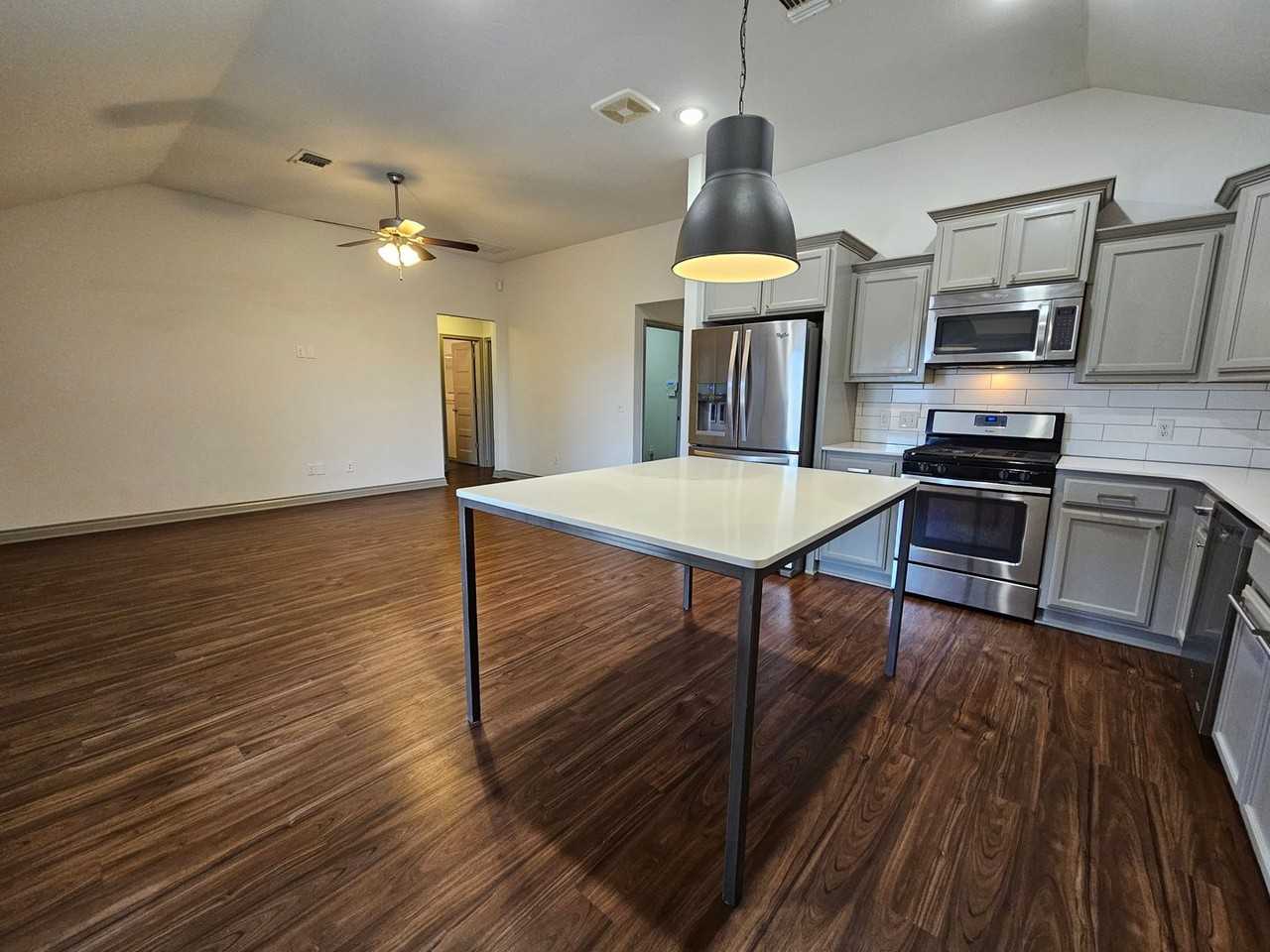 2921 Lerkim Ln - Photo 4 of 17