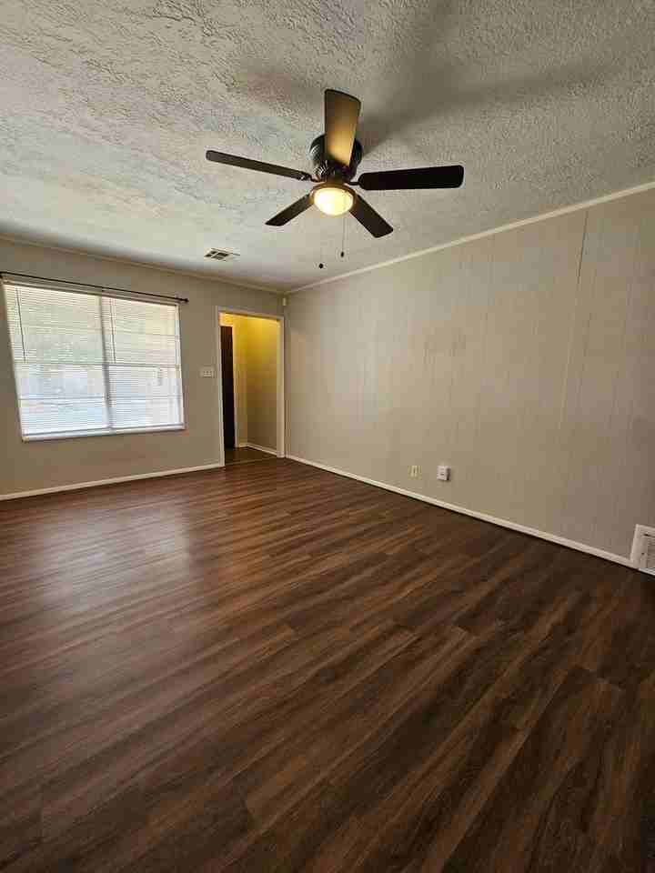 1313 E Brooks St - Photo 2 of 13