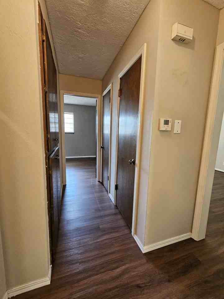 1313 E Brooks St - Photo 7 of 13