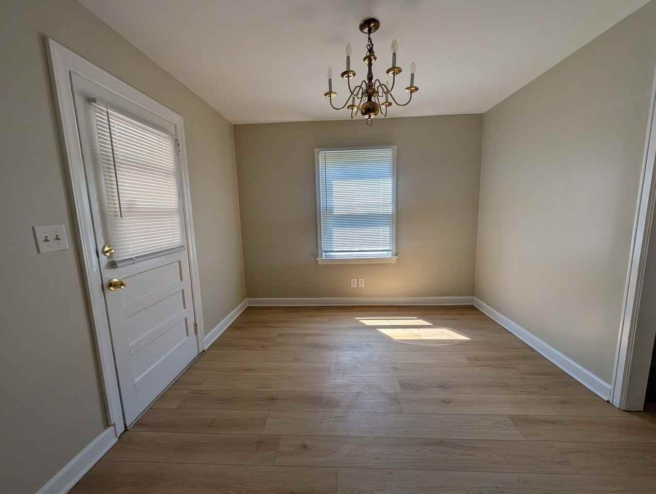 831 S Dalton St - Photo 5 of 16