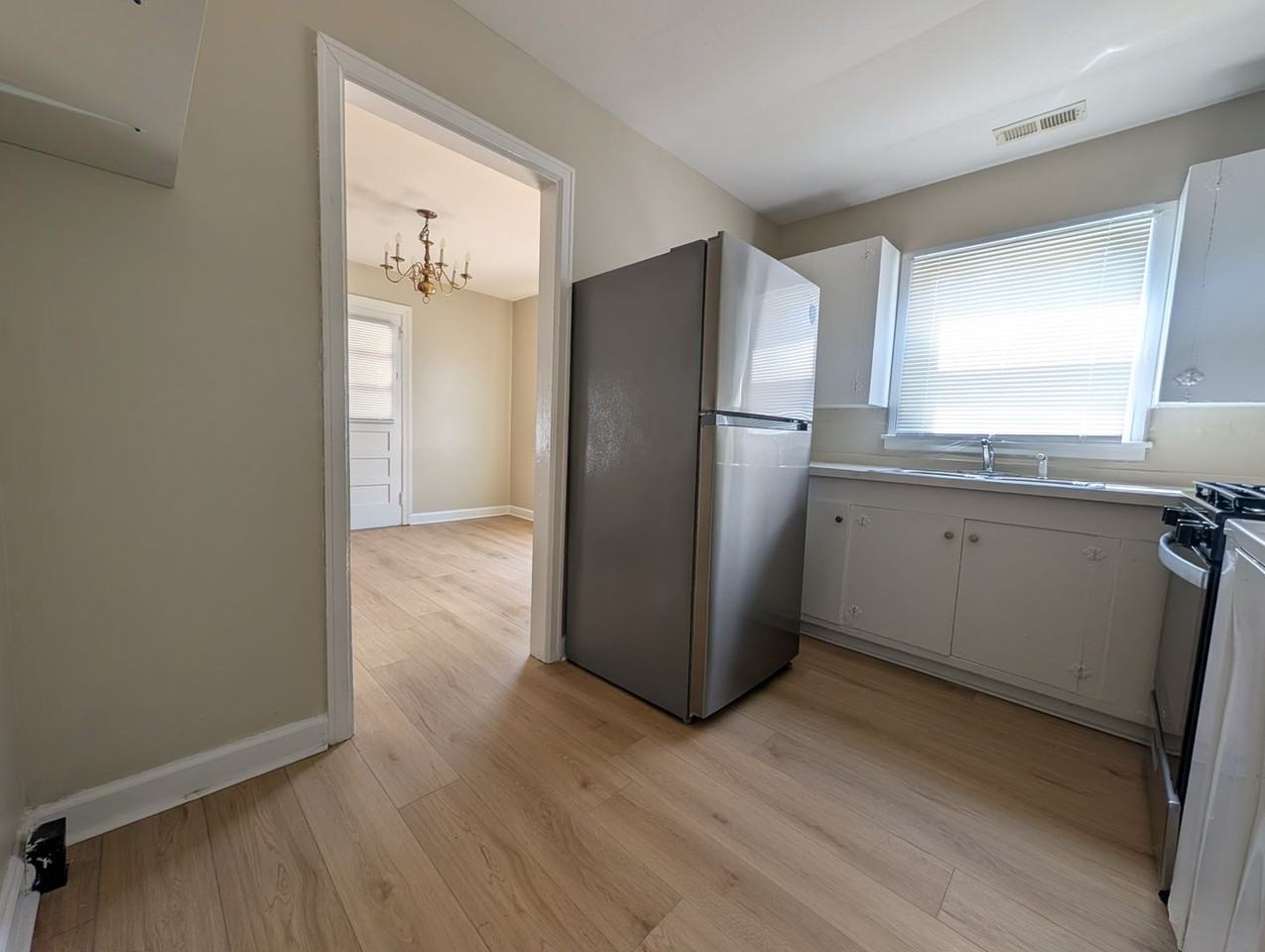 831 S Dalton St - Photo 7 of 16