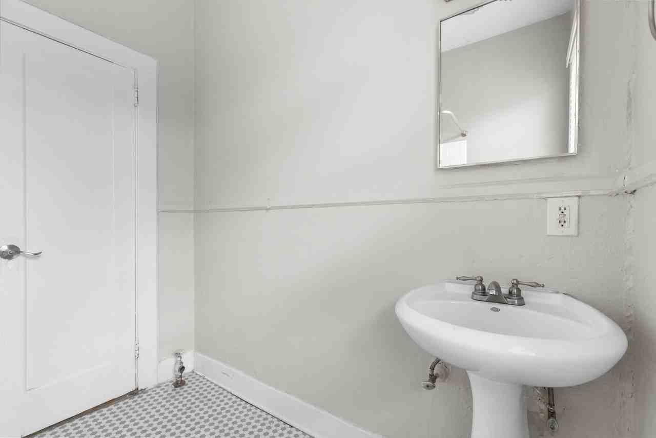 Clairmont Apartments - Photo 5 of 6