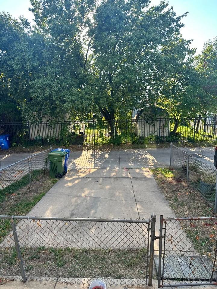 916 N Lakewood Ave - Photo 4 of 16