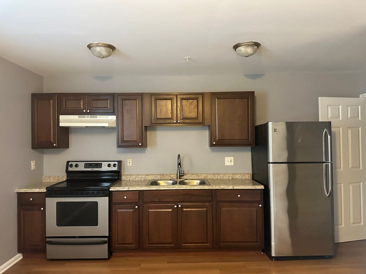 916 N Lakewood Ave - Photo 5 of 16