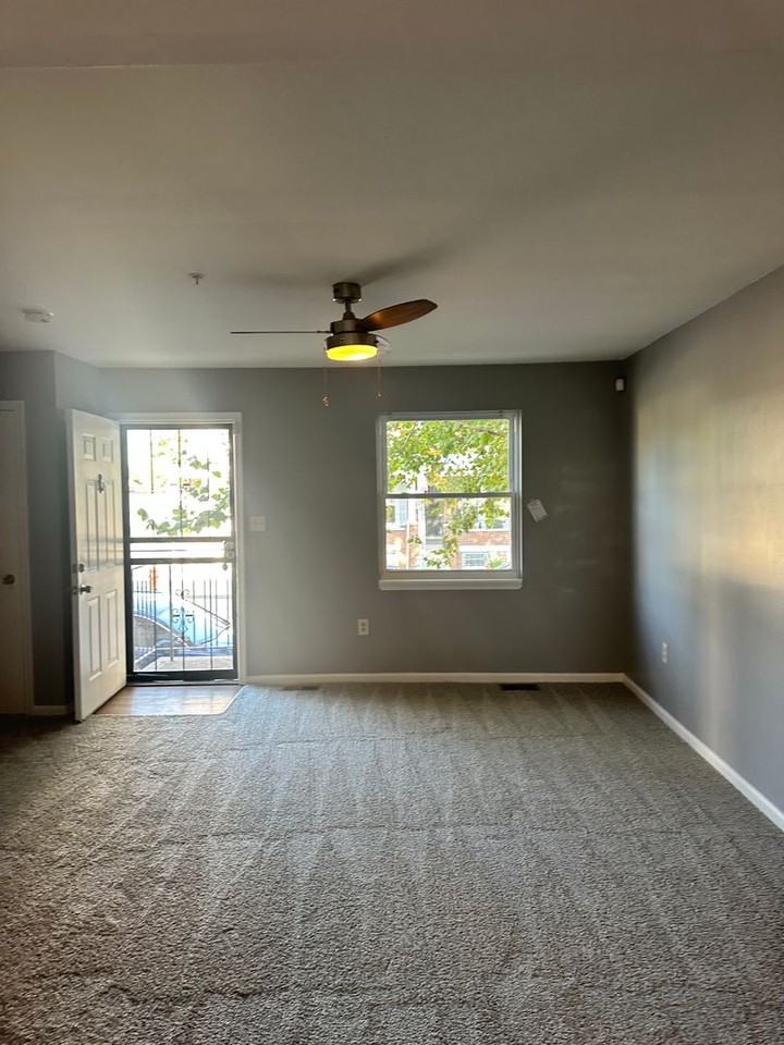 916 N Lakewood Ave - Photo 6 of 16