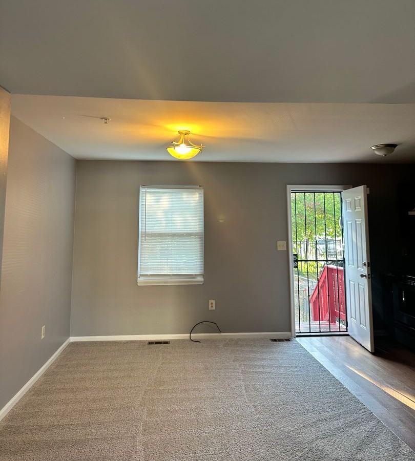 916 N Lakewood Ave - Photo 7 of 16