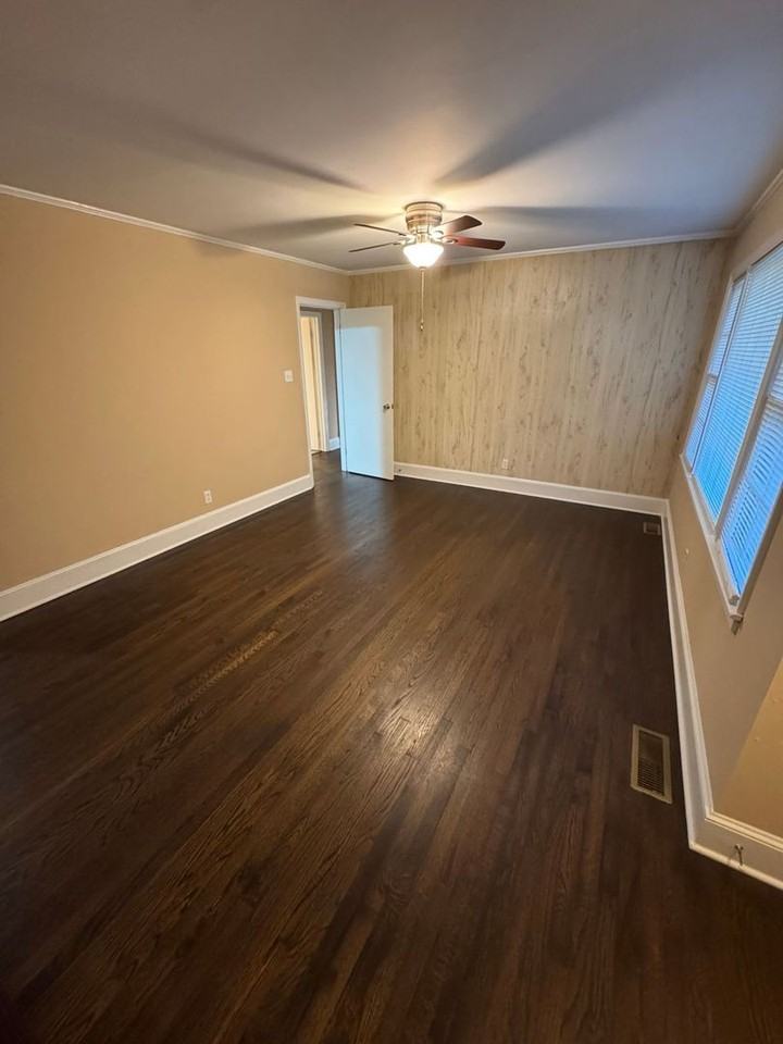 1042 Westover Cir - Photo 2 of 19