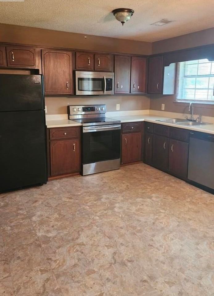 1302 Loblolly Dr - Photo 5 of 23