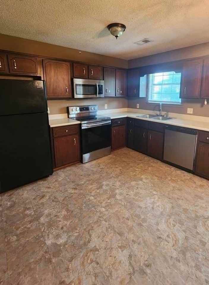 1302 Loblolly Dr - Photo 6 of 23