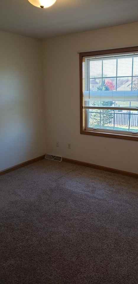 2655 Wisconsin St - Photo 6 of 16