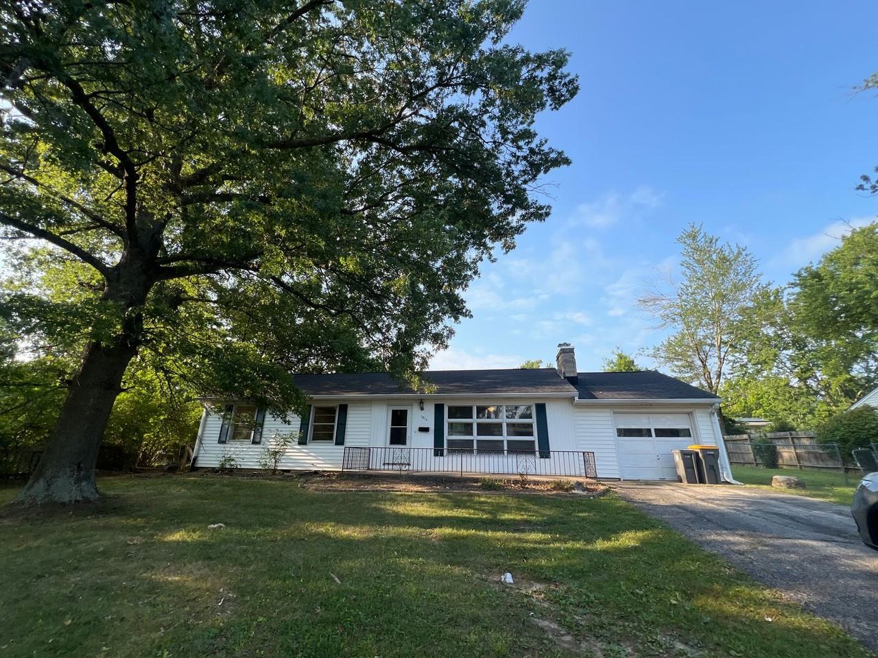 1814 E Southdowns Dr - Photo 2 of 15