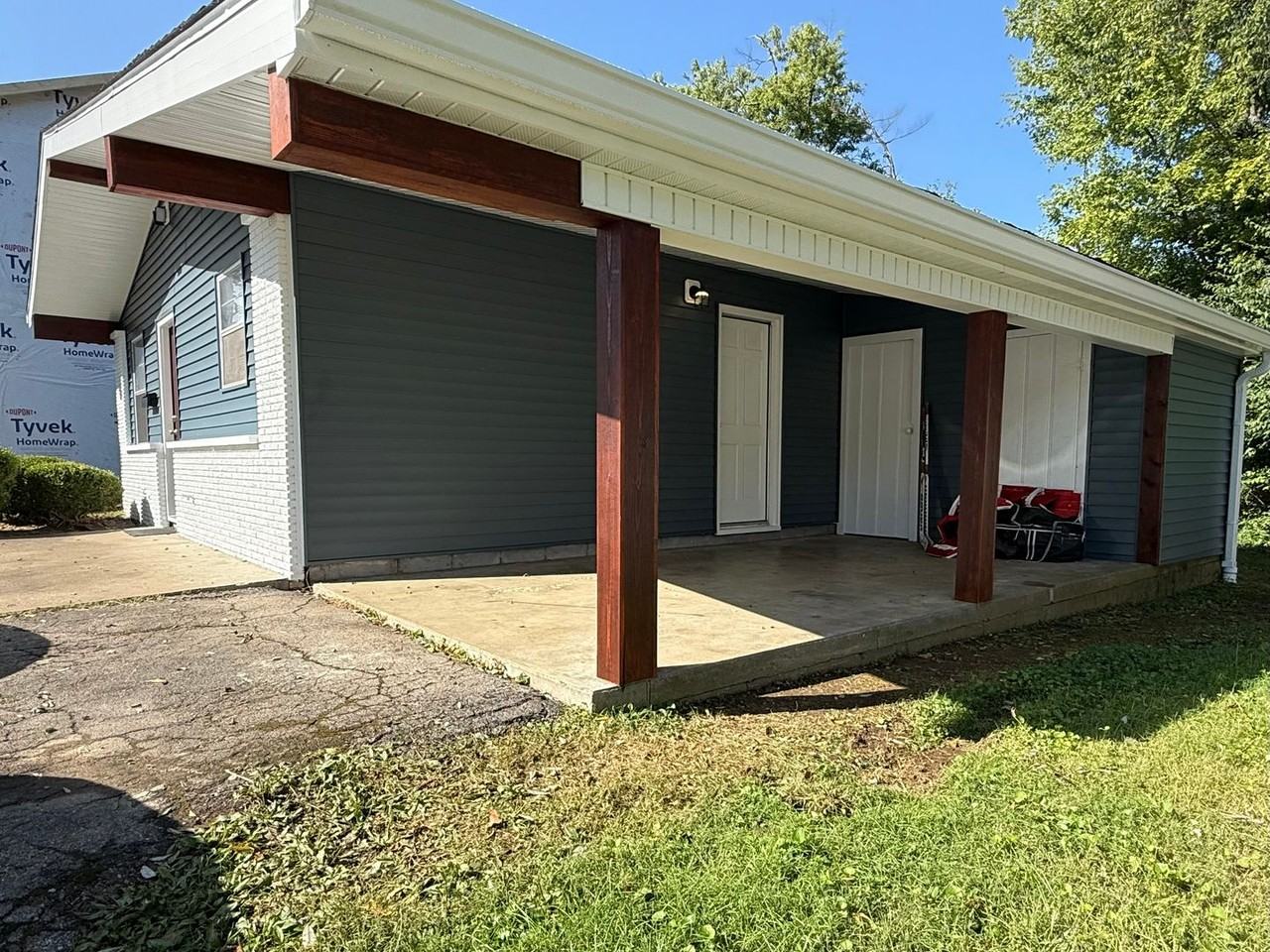 409 N Clark St - Photo 2 of 14