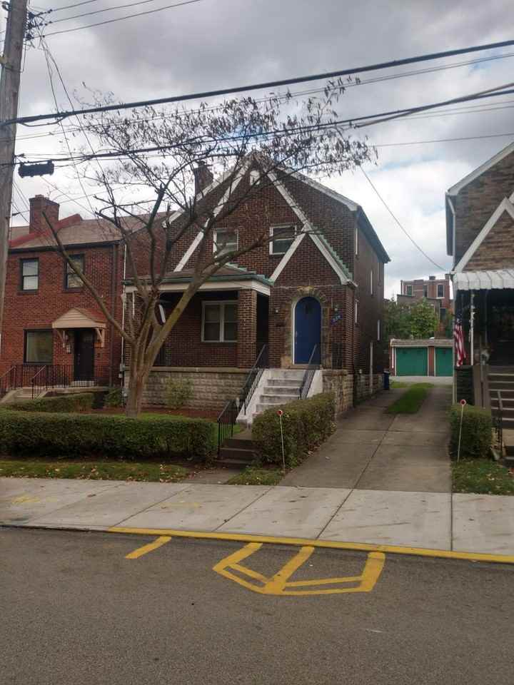 239 40th St - Photo 2 of 29