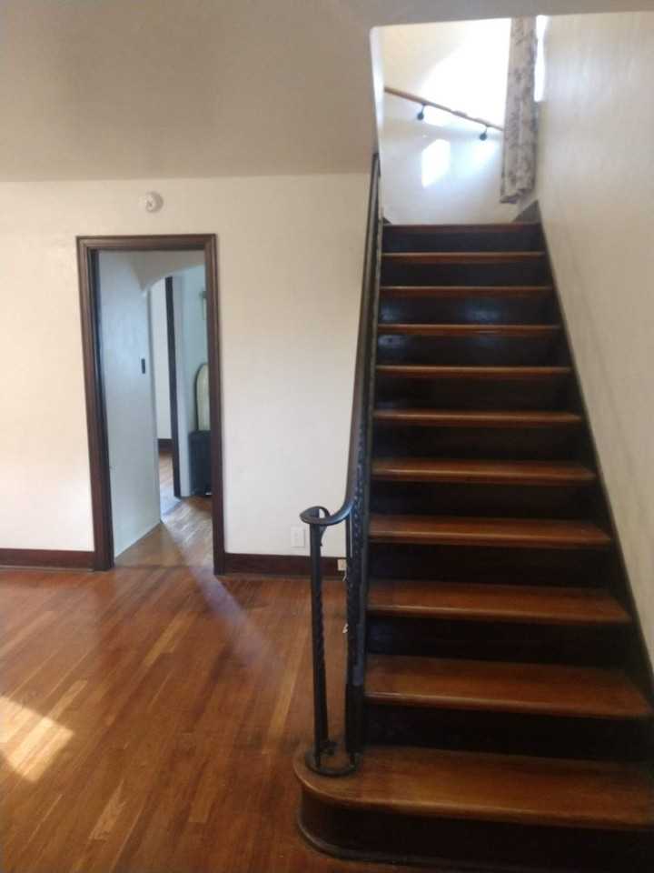 239 40th St - Photo 3 of 29