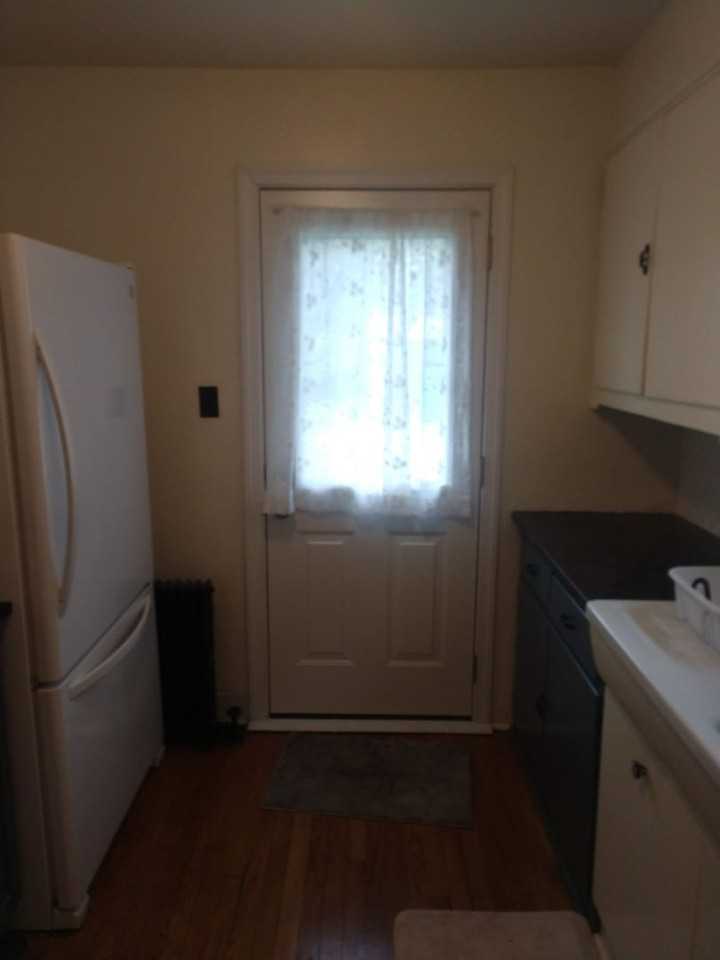 239 40th St - Photo 5 of 29
