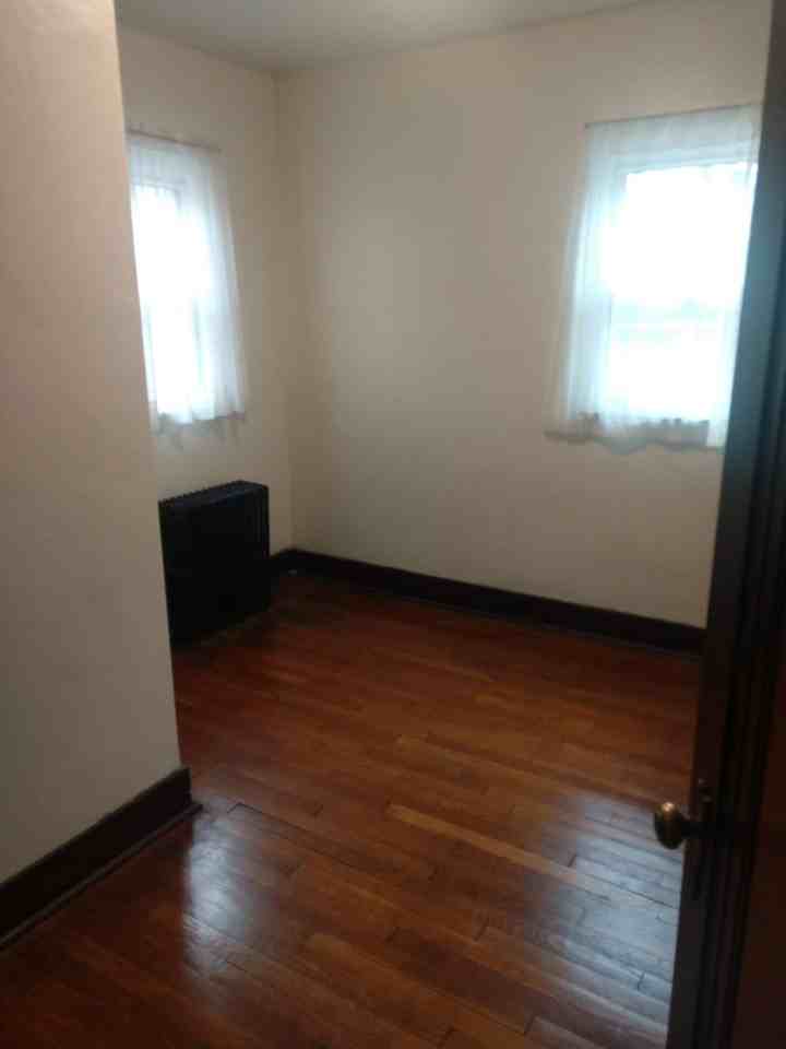 239 40th St - Photo 6 of 29