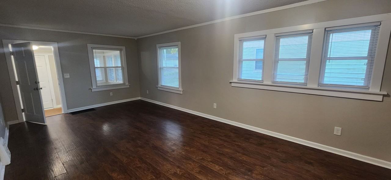 3840 Oxford St - Photo 6 of 15