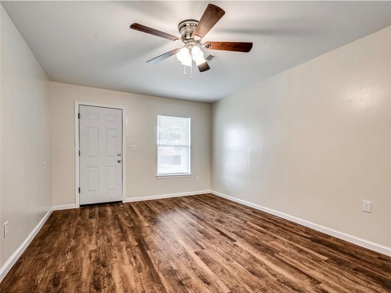 1823 N Louisa Ave - Photo 3 of 15