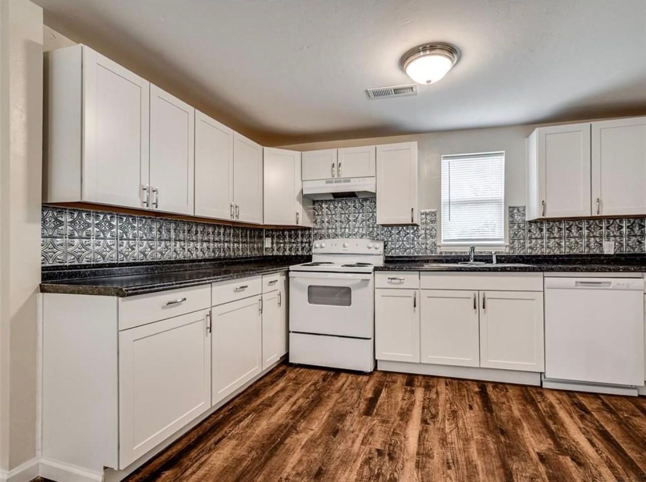 1823 N Louisa Ave - Photo 6 of 15
