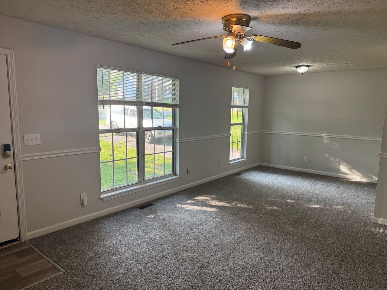 625 Artic Ave - Photo 3 of 30
