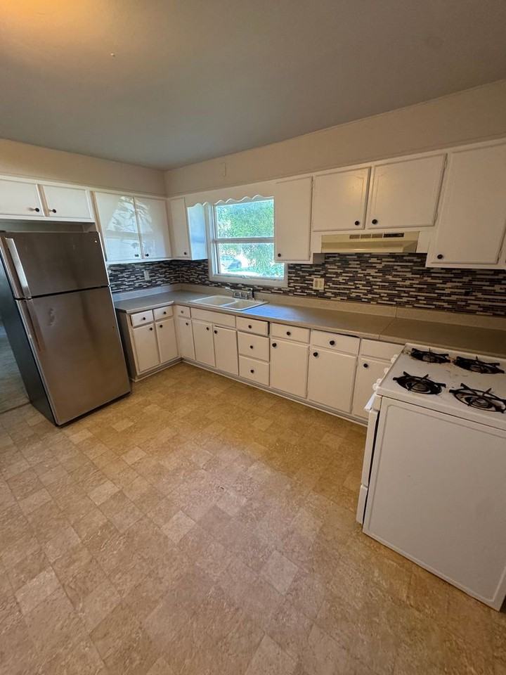 4435 Reed St - Photo 3 of 7