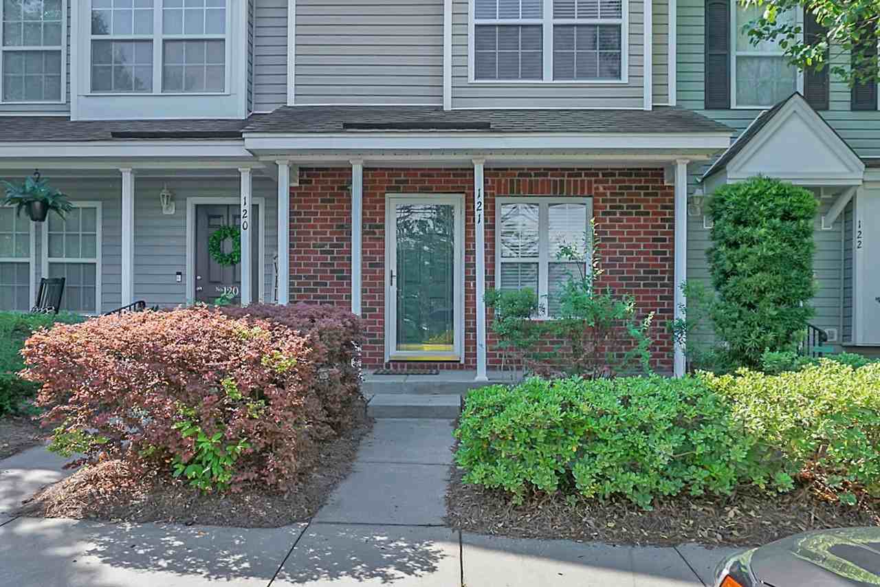 121 Hornby Cir - Photo 2 of 19
