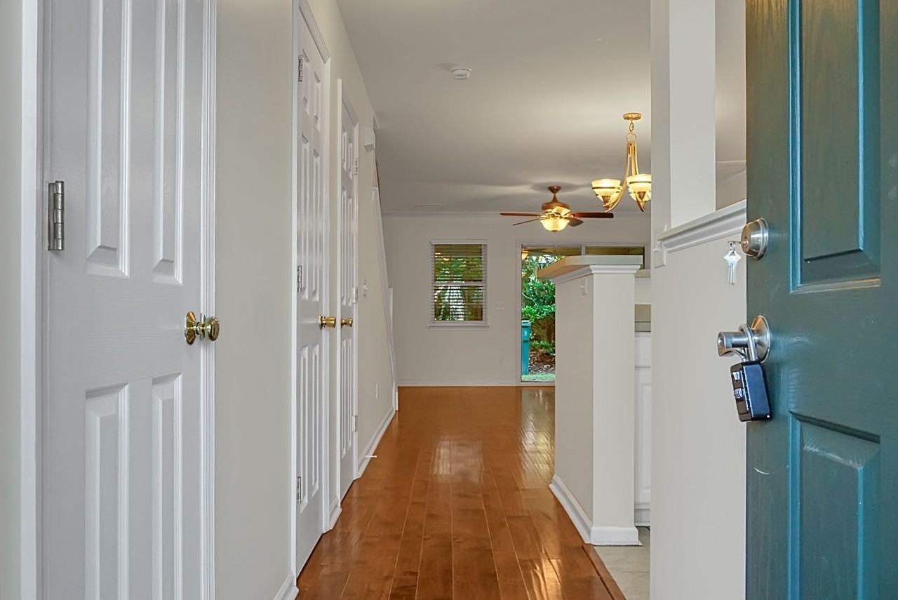 121 Hornby Cir - Photo 3 of 19