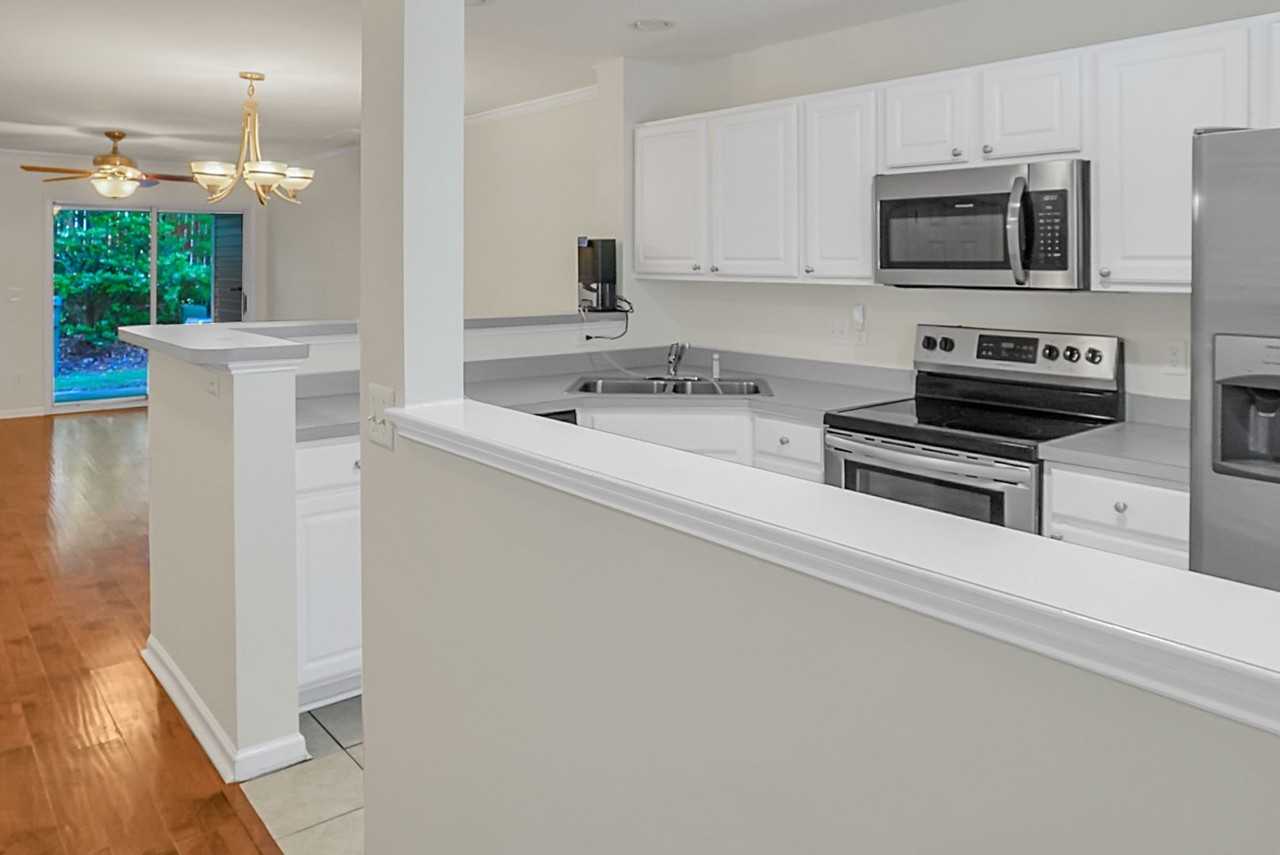 121 Hornby Cir - Photo 4 of 19