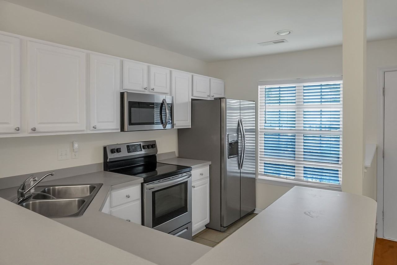 121 Hornby Cir - Photo 6 of 19