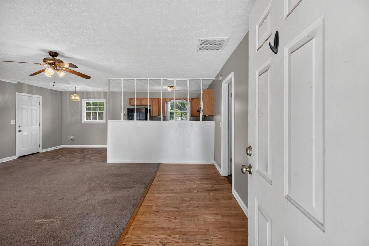 495 Valerie Cir - Photo 3 of 18