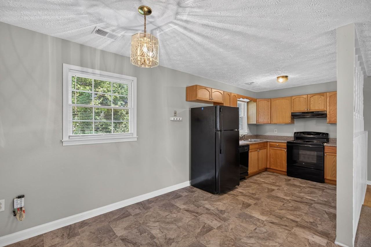 495 Valerie Cir - Photo 5 of 18