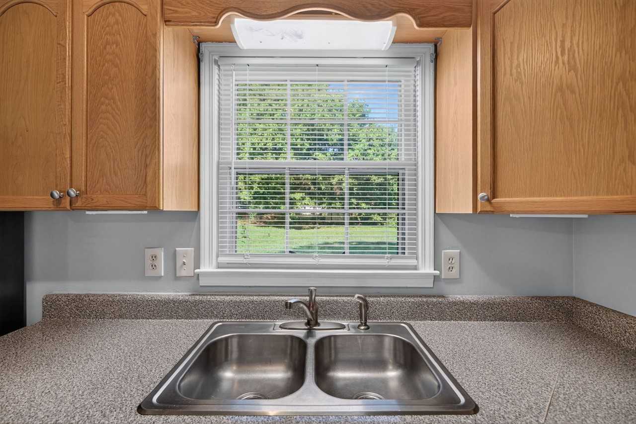 495 Valerie Cir - Photo 6 of 18