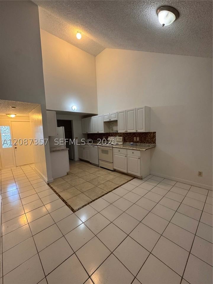3625 Sw 70th Ave #23X - Photo 3 of 19