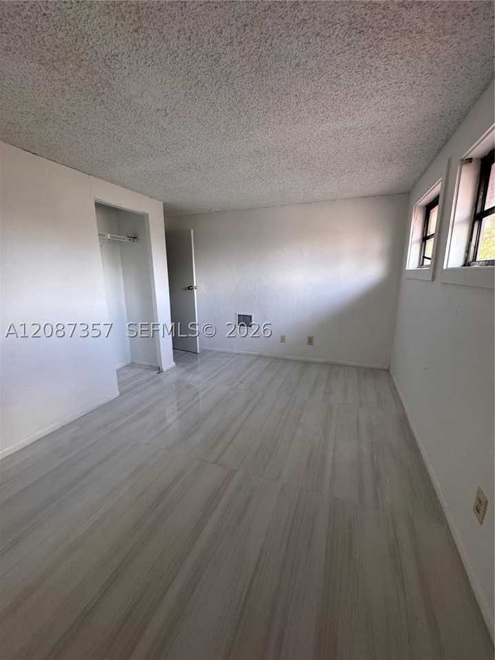 3625 Sw 70th Ave #23X - Photo 4 of 19