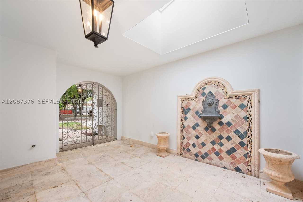 1320 Alhambra Cir #0 - Photo 2 of 48