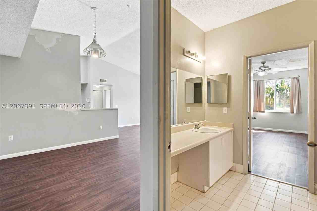 6976 Sw 39th St #G304 - Photo 4 of 25