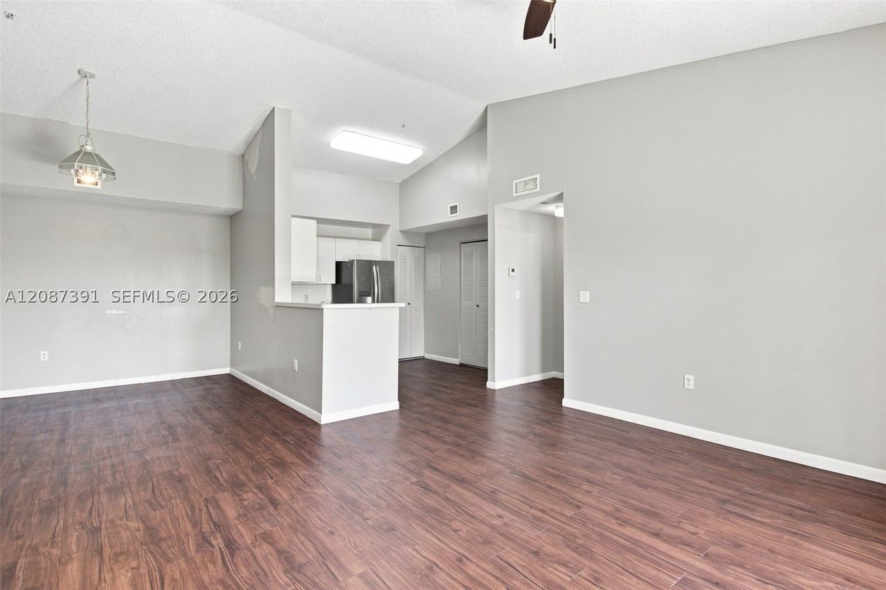 6976 Sw 39th St #G304 - Photo 5 of 25