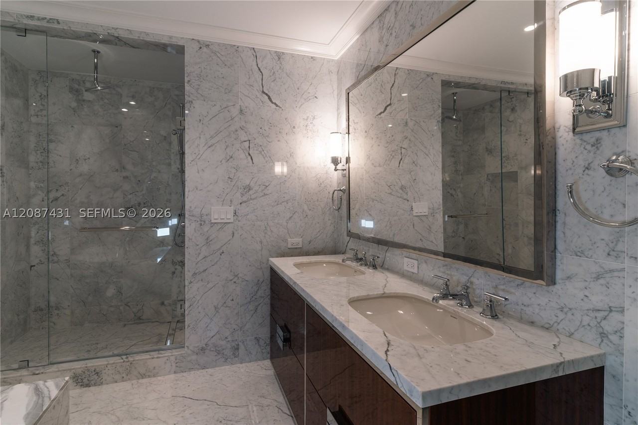 15701 Collins Ave #702 - Photo 4 of 41