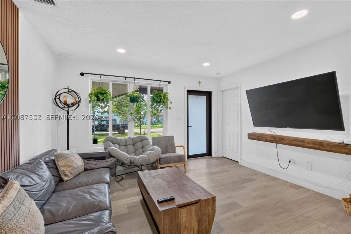 1131 N 75th Ave #1131 - Photo 3 of 33