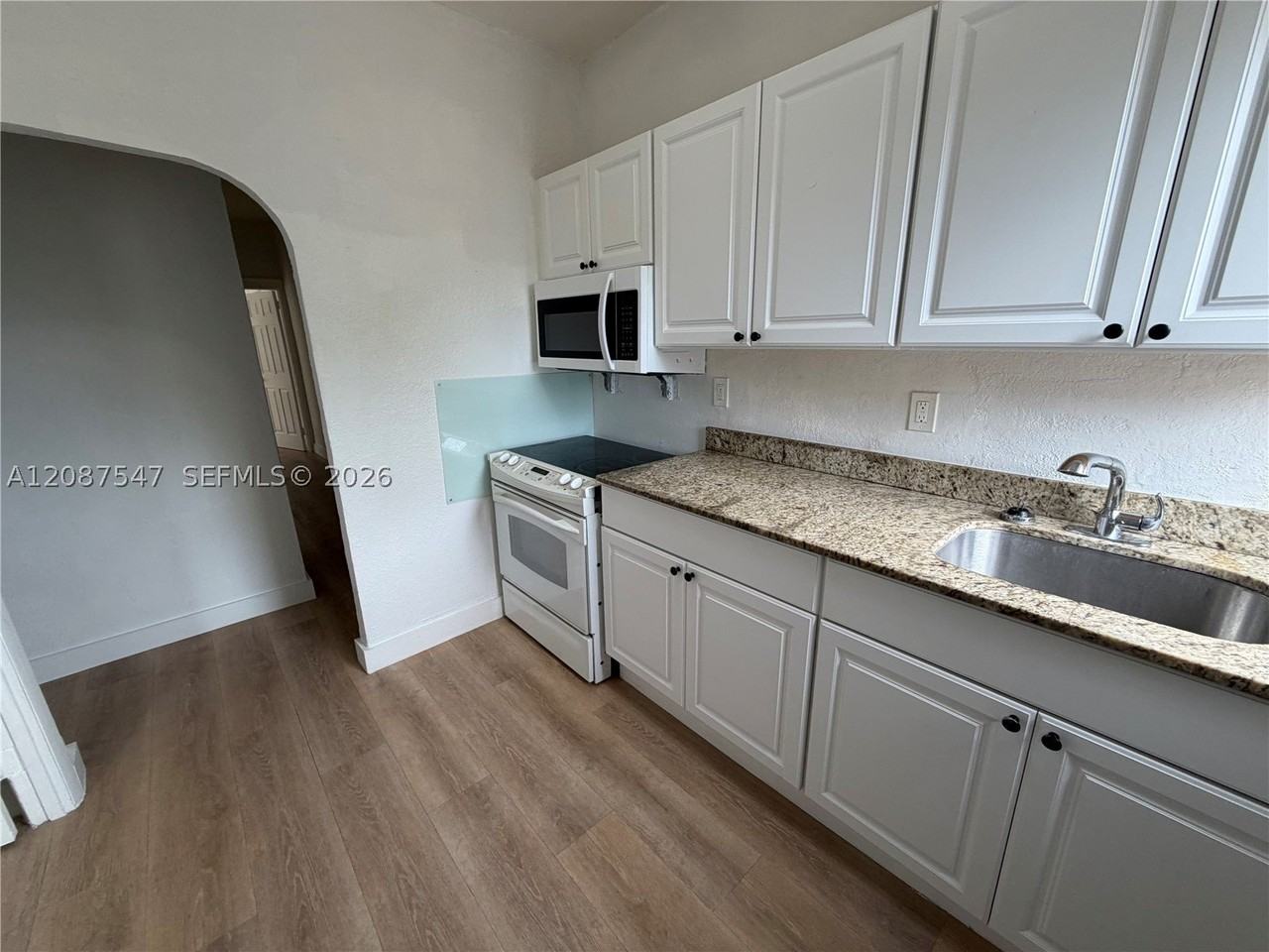 1429 Sw 3rd St #4 - Photo 2 of 10