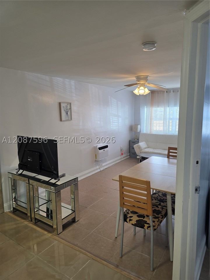 5712 Hollywood Blvd #1 - Photo 4 of 11