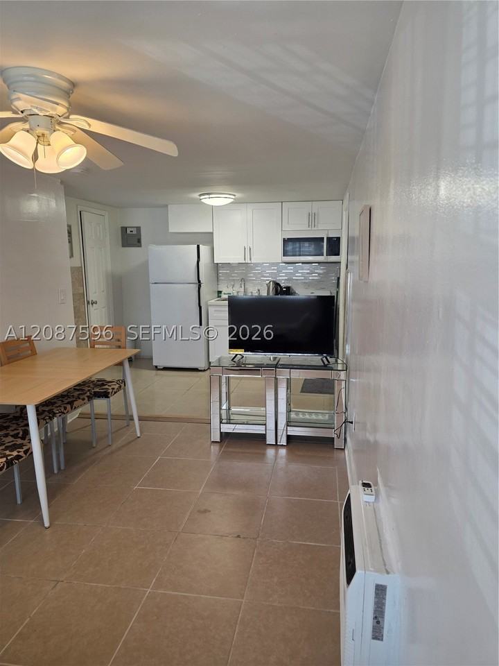 5712 Hollywood Blvd #1 - Photo 5 of 11