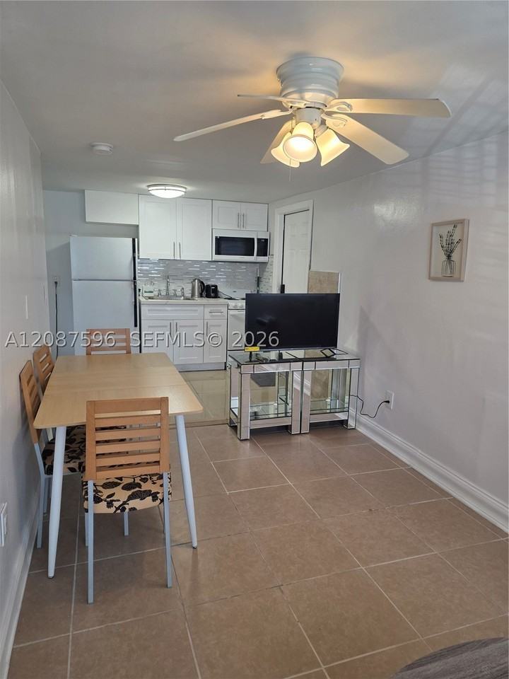 5712 Hollywood Blvd #1 - Photo 6 of 11