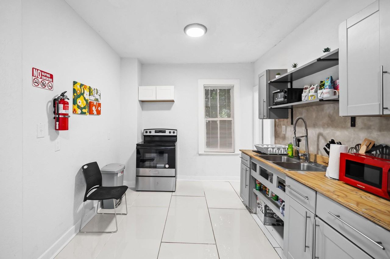 Nelms St - Photo 2 of 17