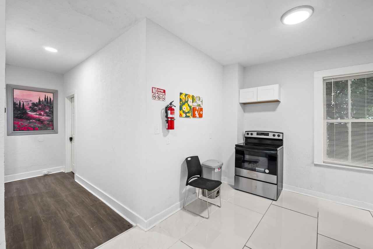 Nelms St - Photo 3 of 17