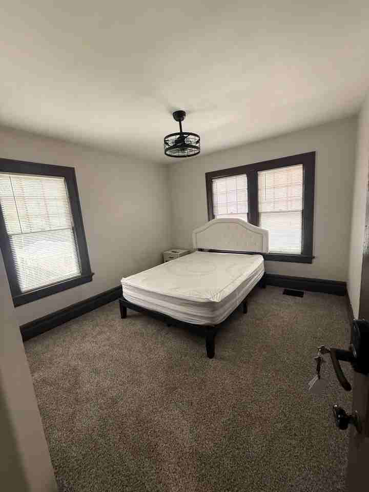 Linwood Ave - Photo 7 of 11