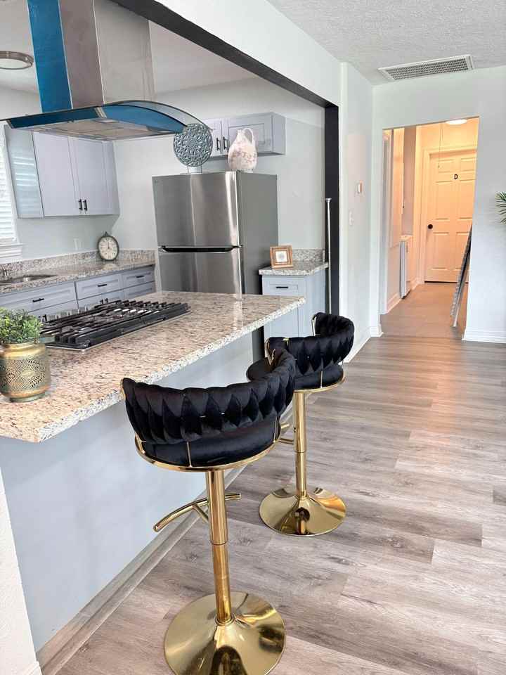Stuyvesant Ln - Photo 3 of 17